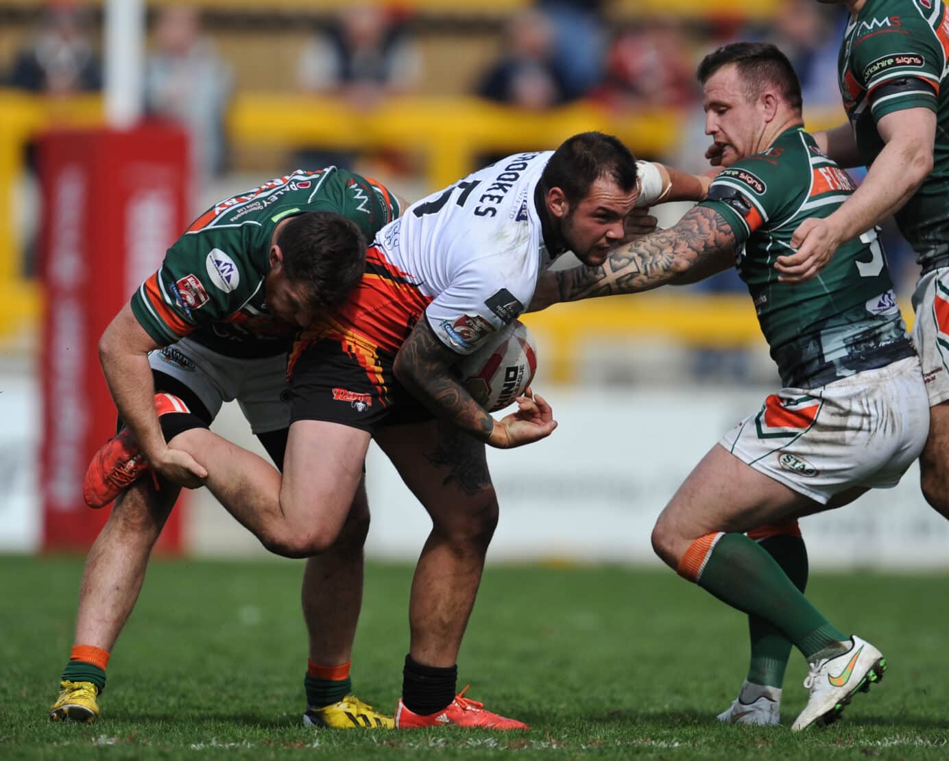 2015 - Dewsbury v Hunslet - Jason Crookes hits ball up